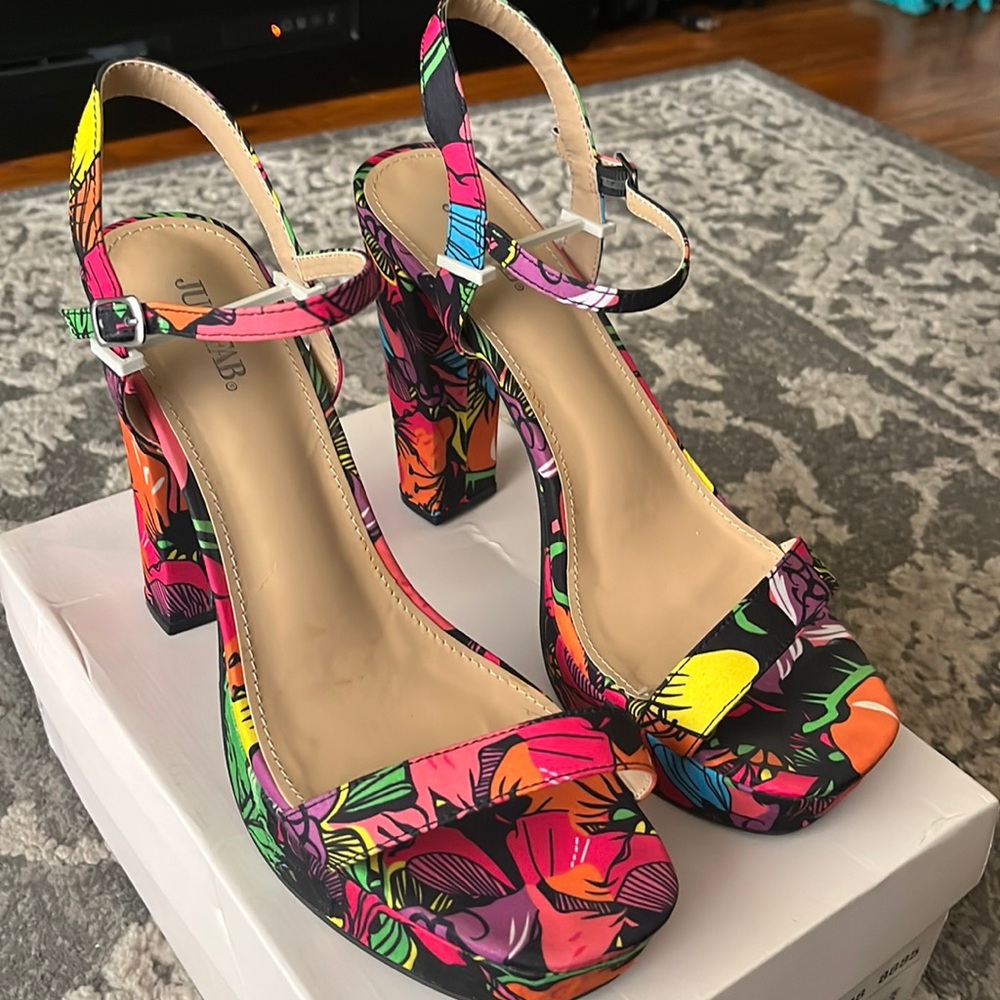 JustFab Floral Dress Platform Sandal. Comes with original box and bags